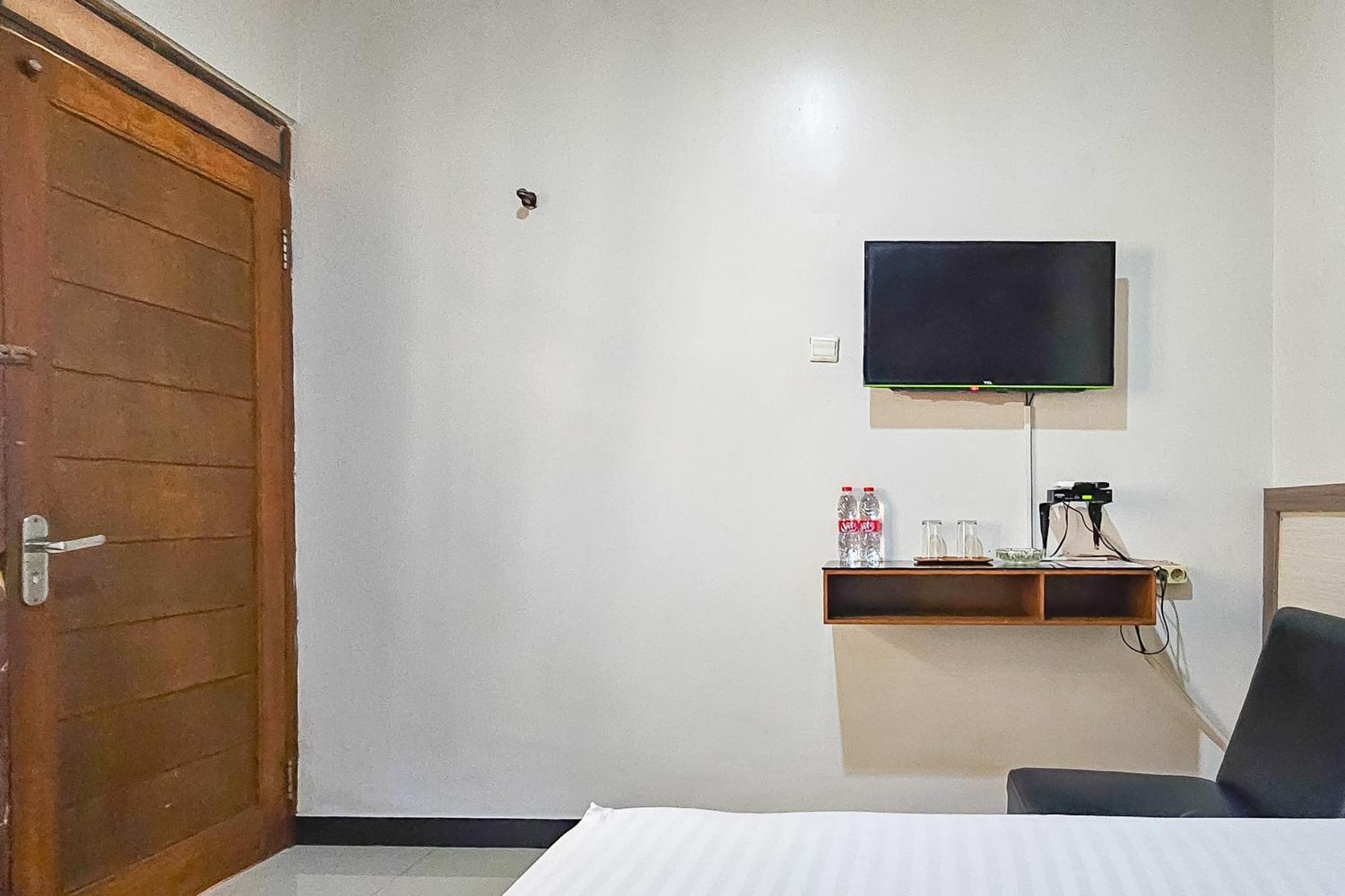 Wisma Brata Mitra Reddoorz سوكابومي المظهر الخارجي الصورة